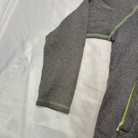 2/$20 The North Face Girls Small Grey Zip Up Hooded Sweatshirt Flower Design - Picture 4 of 8